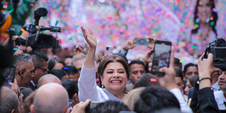 La jefa de Gobierno, Clara Brugada encabezó la “Caravana de la capital de la transformación”, sobre calle 5 de Mayo, ayer.