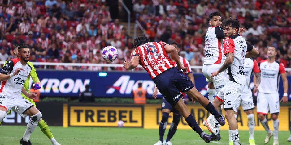 Chivas y Atlas brindaron un clásico tapatío lleno de goles en el Estadio AKRON.