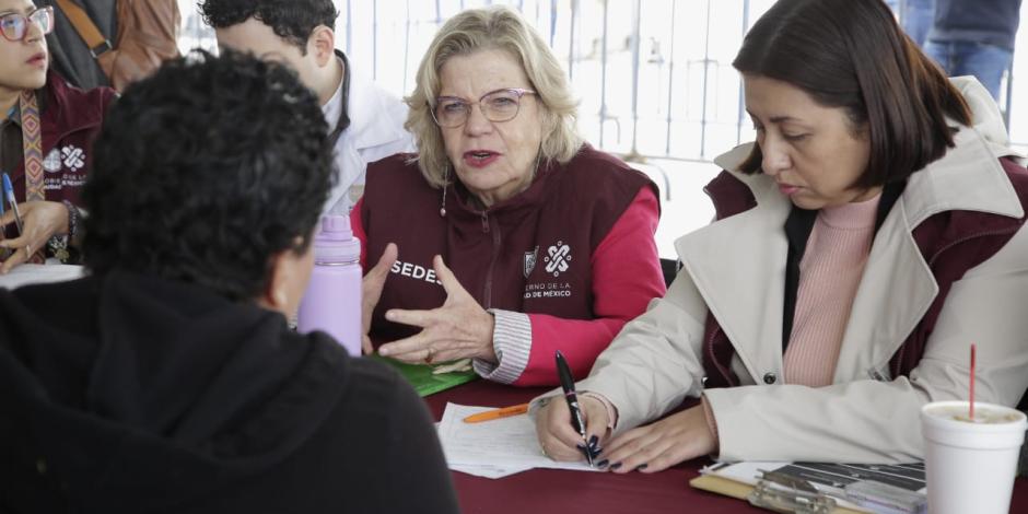 La secretaria de Salud local, Nadine Gasman, ayer, en el Zócalo.