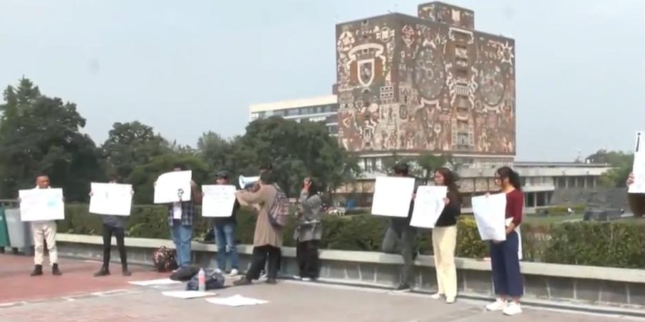 Estudiantes protestaron en Rectoría a cinco meses de los hechos en CCH Naucalpan.