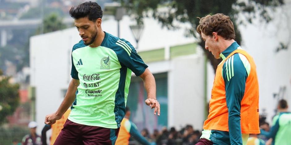 Raúl Jiménez en un entrenamiento de la Selección Mexicana