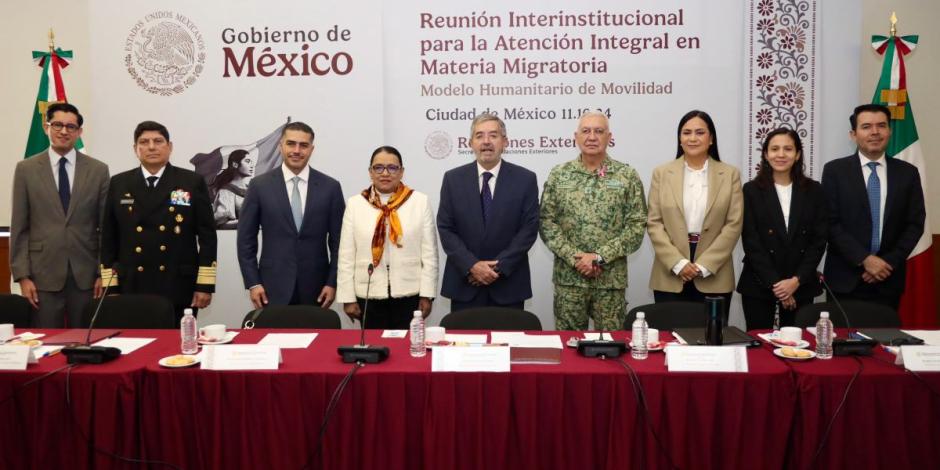 Rosa Icela Rodríguez, Omar García Harfuch y Juan Ramón de la Fuente se reúnen para abordar agenda migratoria.