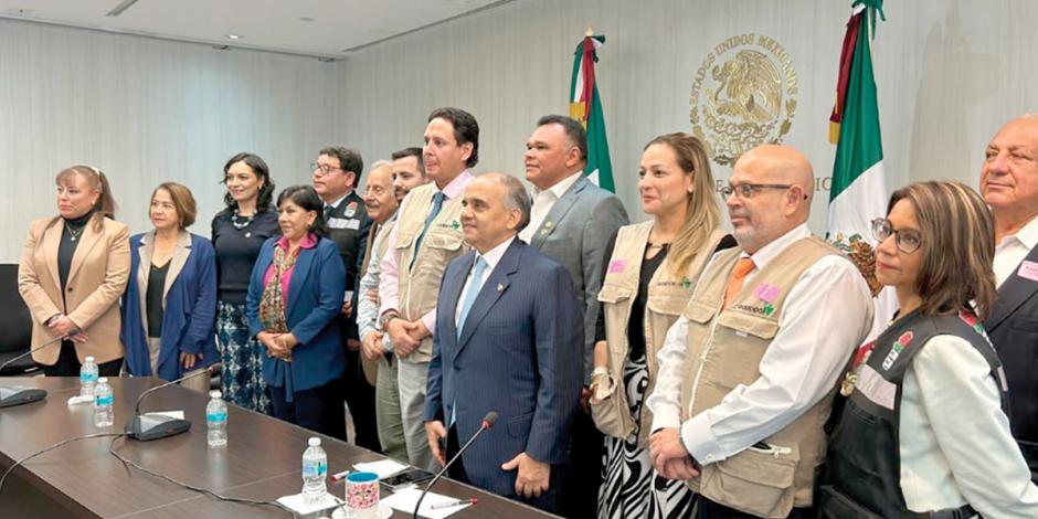 Observadores de la Copppale, ayer en la entrega del informe sobre la enmienda.