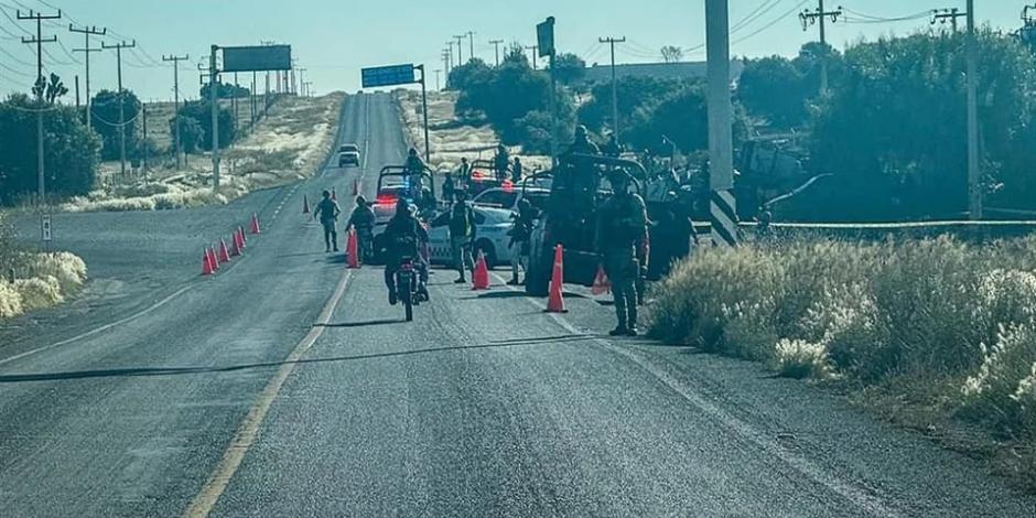 Elementos de seguridad acudieron a la zona tras el hallazgo, ayer.