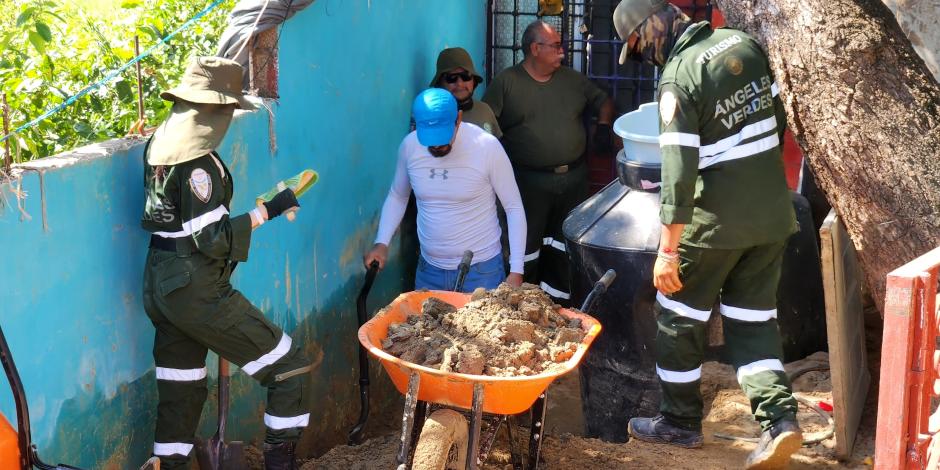 Ángeles Verdes, dependientes de Sectur, laboran en viviendas afectadas.