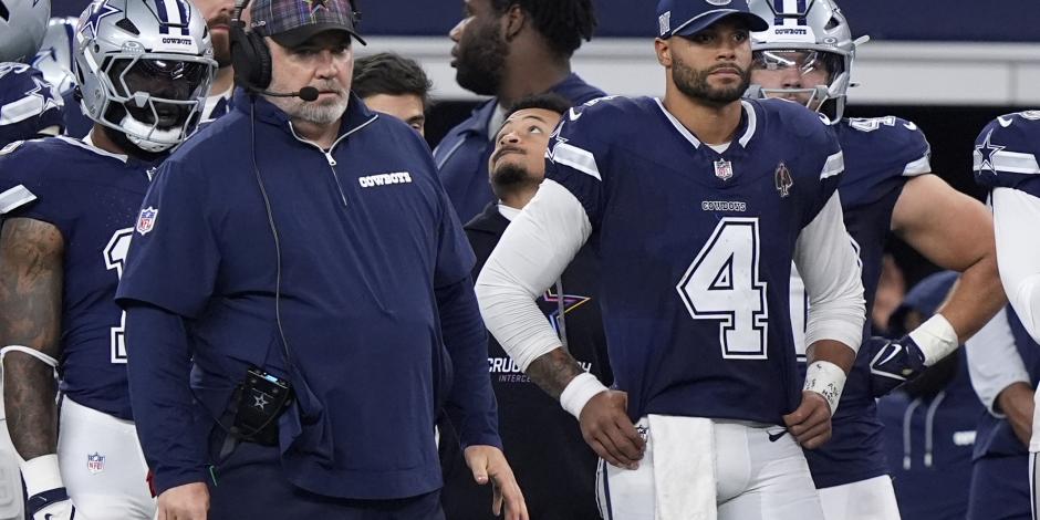 Mike McCarthy  y Dak Prescott en el partido del domingo en el que Dallas volvió a perder.