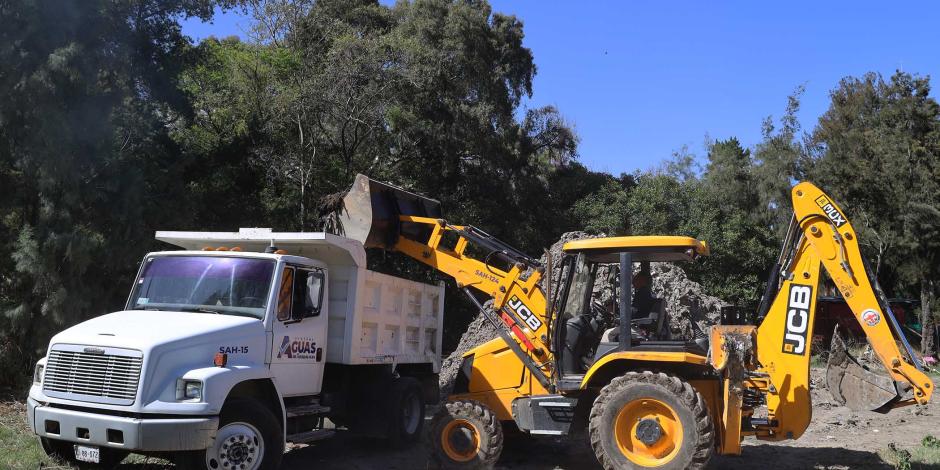 Obras del Gobierno de Huixquilucan en la presa.