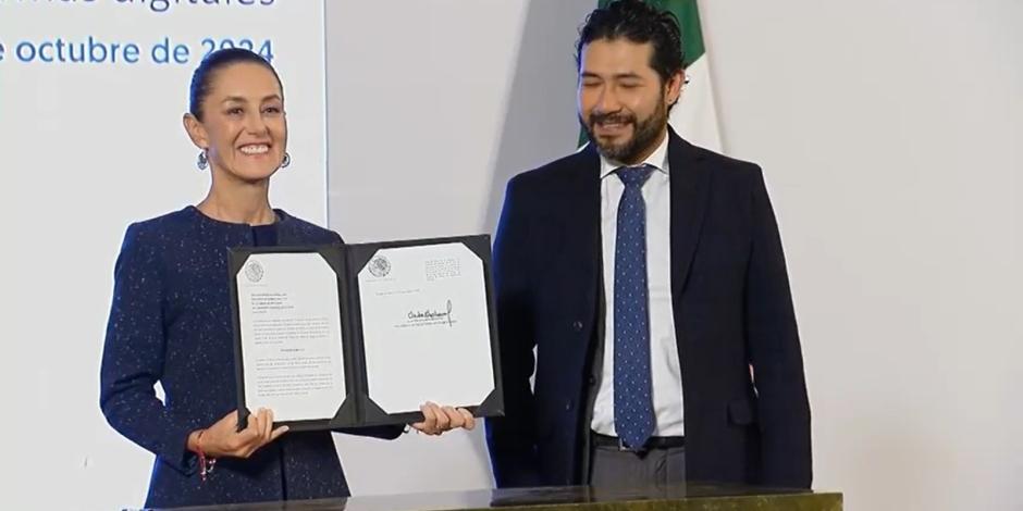 La Presidenta Claudia Sheinbaum con el secretario de Trabajo y Previsión Social, Marath Baruch Bolaños López