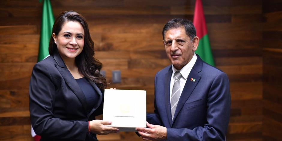 Tere Jiménez y Salem Rashid Al Owais.