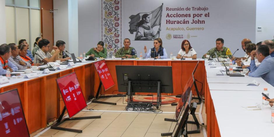 La gobernadora Evelyn Salgado anunció el reforzamiento de tareas de limpieza en Acapulco tras el paso del huracán John.