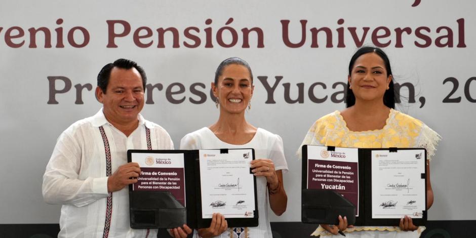 Claudia Sheinbaum, acompañada por el gobernador Díaz Mena, firma convenio para pensión universal de personas con discapacidad en Yucatán.