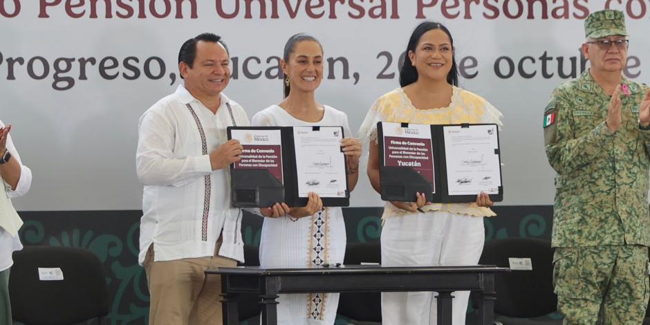 Joaquín Díaz Mena, gobernador de Yucatán, y la Presidenta Claudia Sheinbaum.