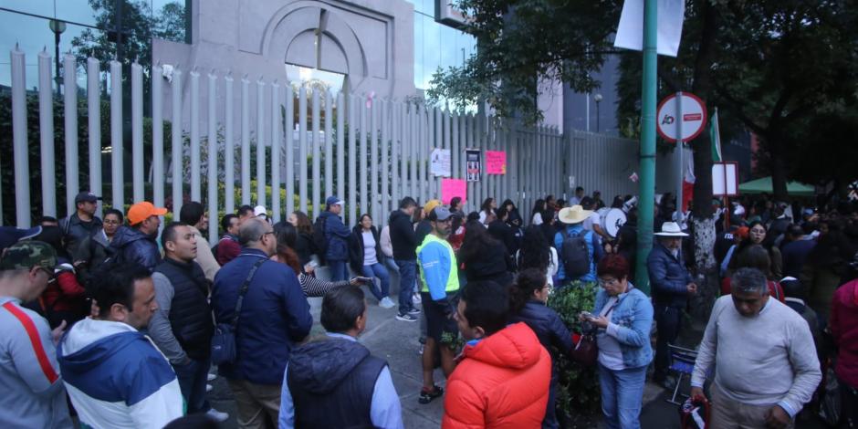 Trabajadores se concentraron este lunes en el edificio del CJF al sur de CDMX.