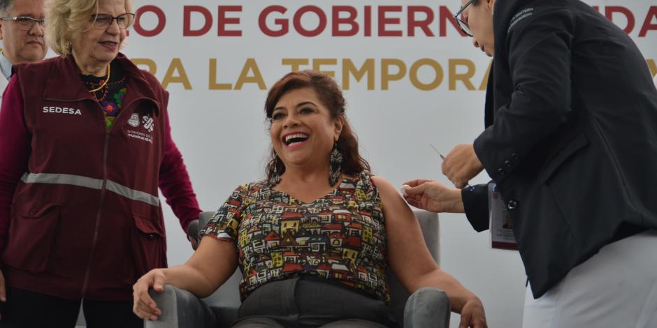 Clara Brugada lanza campaña de vacunación invernal, enfocada en la protección de grupos vulnerables en la Ciudad de México.