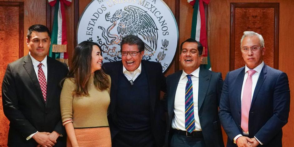 Los presidentes de la Jucopo y de la Mesa Directiva en San Lázaro, Ricardo Monreal y Sergio Gutiérrez, sonríen al término de una reunión con jueces, ayer.