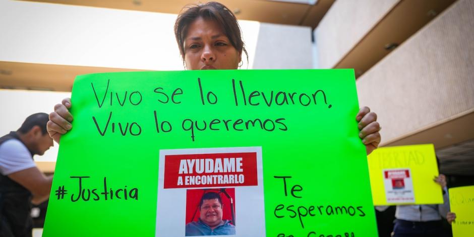 Familiares de Sergio Cárdenas, en una protesta el 21 de octubre en Culiacán, Sinaloa.