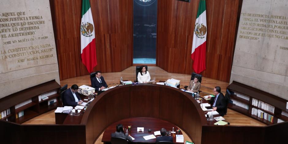 Los integrantes de la Sala Superior del TEPJF, durante la sesión de ayer.