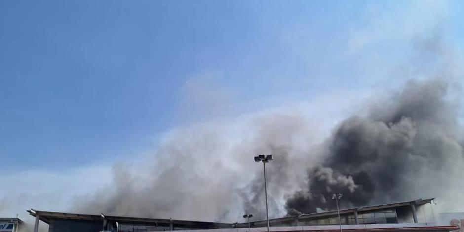 Se registra fuerte incendio en Las Americas Ecatepec