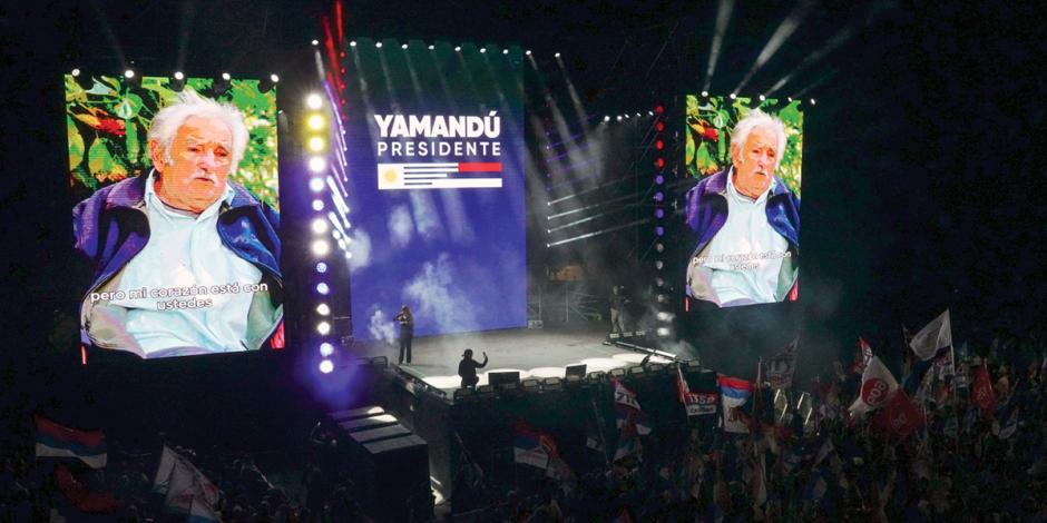 José Mujica, durante una presentación del candidato para la presidencia  de Uruguay, Yamandu Orsi, el pasado martes.