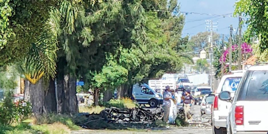 Un carro bomba estalló afuera de las sede de Seguridad Pública de Acámbaro, antier.