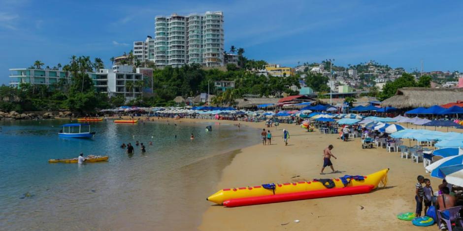 Tras el paso del huracán "John", Acapulco se encuentra en un proceso de reactivación.