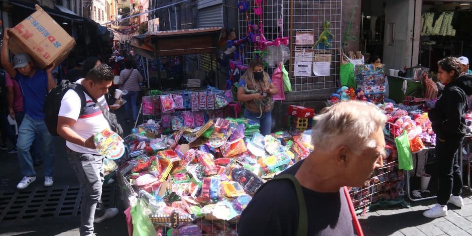 Vendedores ambulantes en el Centro Histórico de la CDMX.