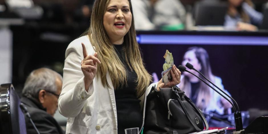 Senadora Cynthia López deja el PRI