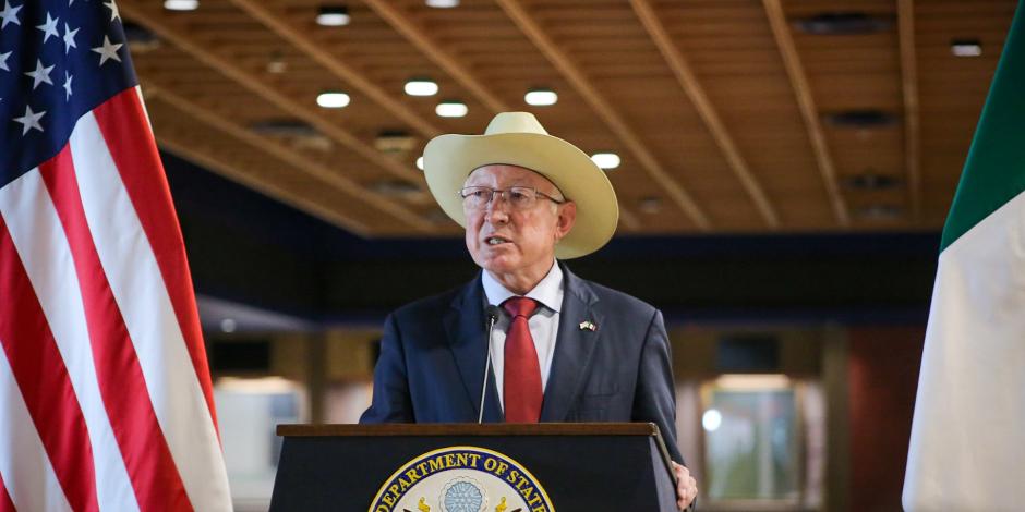 El embajador estadounidense, ayer durante una rueda de prensa.