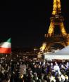 En Torre Eiffel de Paris muestran eslogan de protestas de mujeres iraníes : "Mujeres, vida, libertad", en el marco de la muerte de Mahsa AMini