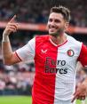 Santiago Giménez celebra su anotación en el amistoso entre Feyenoord y Benfica.