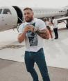 Conor McGregor anunció que grabó un video musical con ​Peso Pluma