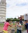 Cuando las fotos no se podían ver en el momento, a una mujer le tomaron una decepcionante foto en la Torre de Pisa