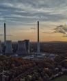 Una central eléctrica en plena emisión de contaminantes, durante operaciones en Alemania.