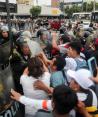 Enfrentamientos y protestas por crisis política han dejado al menos 12 personas muertas en Perú.