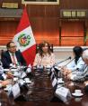 La presidenta de Perú, Dina Boluarte, en reunión con congresistas.