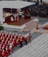 El Papa Francisco asiste al funeral del ex Papa Benedicto, en la Plaza de San Pedro en el Vaticano.