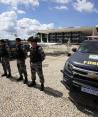 Elementos de seguridad montan guardia afuera del Tribunal Supremo, tras el asalto.