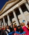 Activistas celebran  la aprobación  de la ley frente al Parlamento en Madrid, ayer.