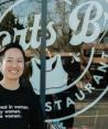 Jenny Nguyen, propietaria de The Sports bra, exitoso bar en Portland