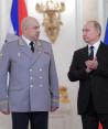 El presidente ruso, Vladimir Putin, y el coronel general, Sergei Surovikin en el Kremlin en Moscú, Rusia. 28 de diciembre de 2017.