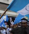 Los manifestantes protestan contra las acciones legales tomadas por la Fiscalía General contra el partido Movimiento Semilla y el presidente electo Bernardo Arévalo en la Ciudad de Guatemala, el sábado 2 de septiembre de 2023.