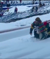 Playoffs NFL 2024 | Fans de Bills y Steelers no podían ni caminar en el estadio por la intensa nieve (VIDEO)