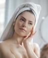 Si incorporas este hábito en tu rutina al lavar tu rostro cada mañana, tu piel se verá mucho más saludable y fresca.