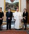 Con alfajores y galletas de limón, Javier Milei lima asperezas con el Papa Francisco.