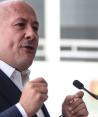 Enrique Alfaro, gobernador de Jalisco, explica problema de distribución del agua en la entidad.