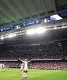 Jude Bellingham festeja su gol en el Bernabéu, ayer.