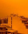 El cielo de Grecia se pinta de naranja.