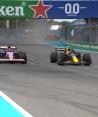 Daniel Ricciardo es superado por Checo Pérez en el sprint del GP de Miami de F1