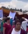 Cae enlonado durante evento de Morena en Xonacatlán, Edomex.