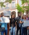 Perla Aguilar (centro) junto a otros periodistas, ayer, durante una protesta.